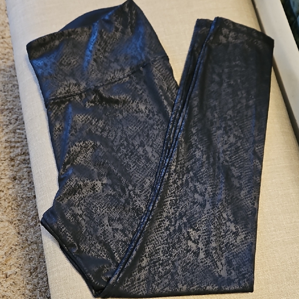 Simply Vera Vera Wang Black Snakeskin Leggings SIZE L